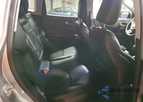 2019 Jeep Compass Latitude z USA, uszkodzony, nr VIN 3C4NJDBBXKT592683